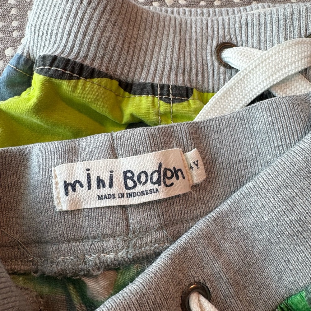 Mini boden camouflage cargoshorts size 4 elasticized waistbands drawstring cords - Picture 6 of 6